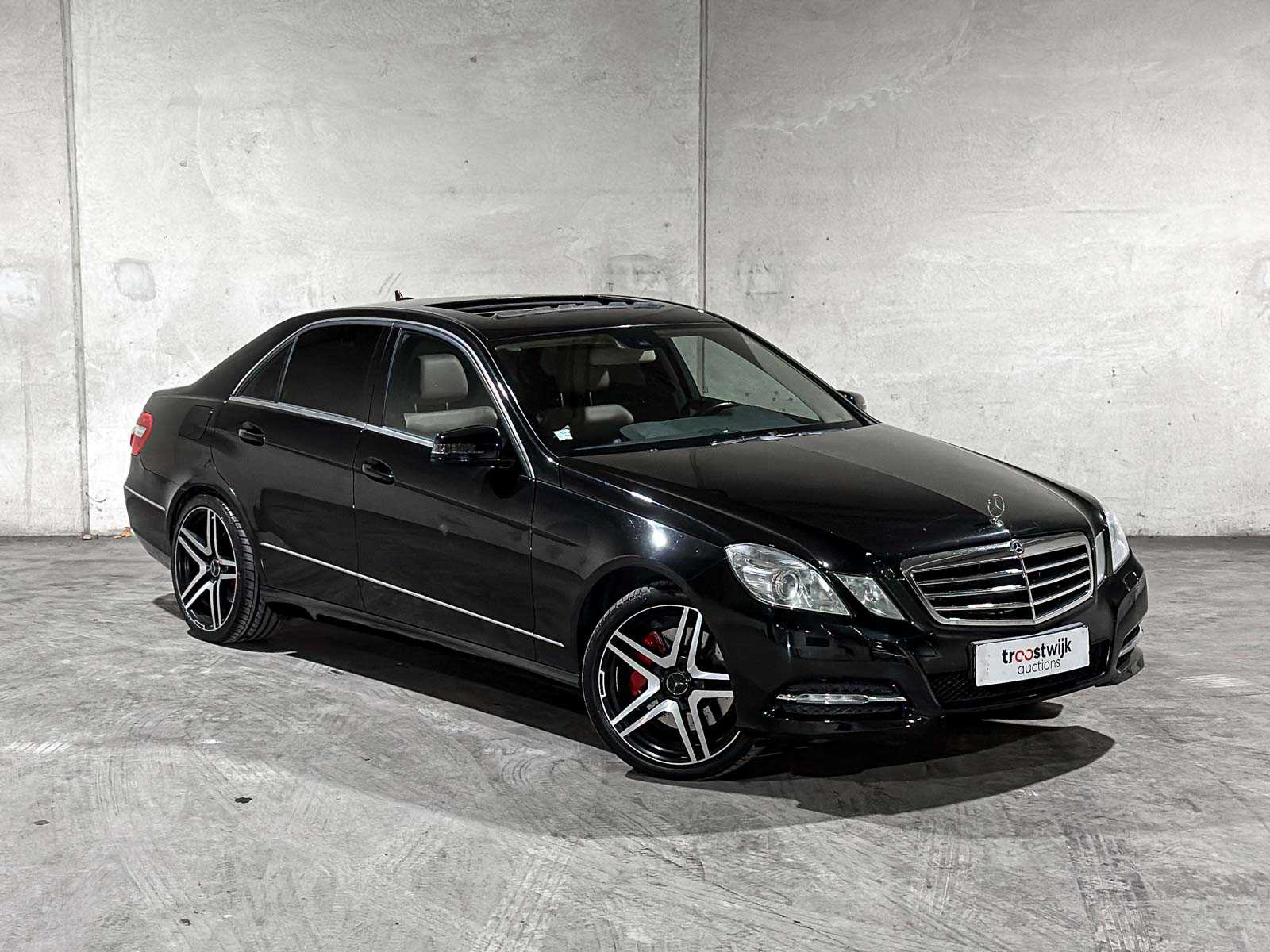 Mercedes-Benz E500 Avantgarde 5.5 V8 387hp 2011 E-Class, JKS-29-N