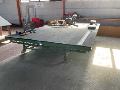 Glass assembly table