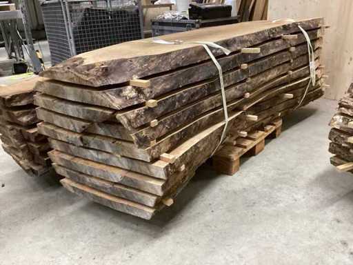 Walnut block / trunk / 2.40m long / diameter approx. 55cm / sawn into 5.5 cm / 9 planks