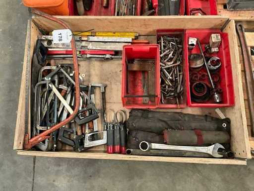 Lotto di utensili manuali