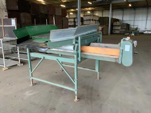 Ball vibrating screen