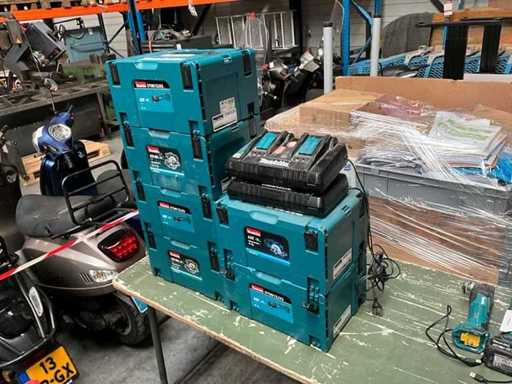 Ładowarka Makita Tool Case (6x) oraz 2x ładowarka baterii Makita DC18RD