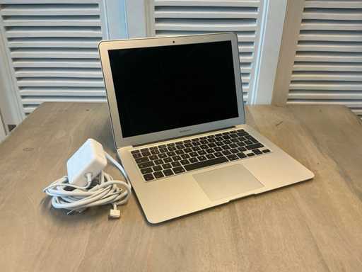 Laptop - Apple Inc. - MacBookAir7,2