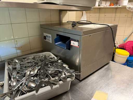 Machine à polir les couverts