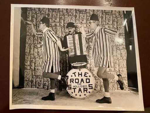 Gesigneerde foto's The Hollis Bros