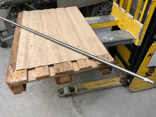 Șuruburi trapezoidale cu plumb