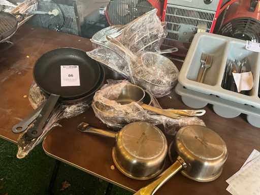 Batch of pots and pans