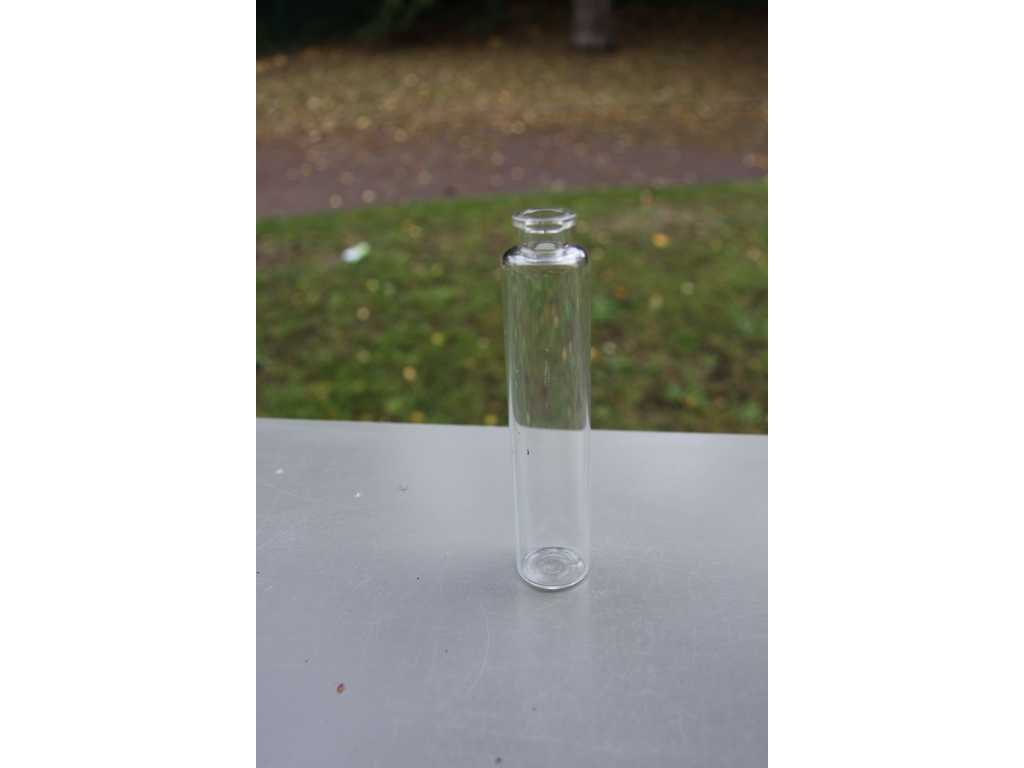 Sticle de parfum goale și neutilizate (1400x)