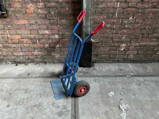 Hand truck with pneumatic tires