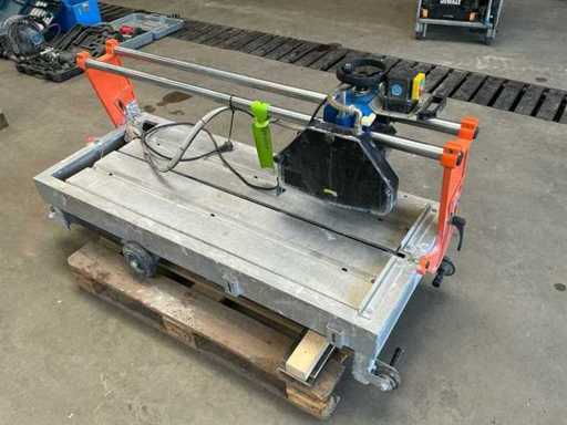 Tile sawing machine