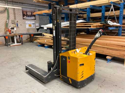 2012 4V-XT 3020 Reach truck