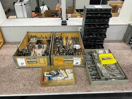 Charge von Schneidwerkzeugen