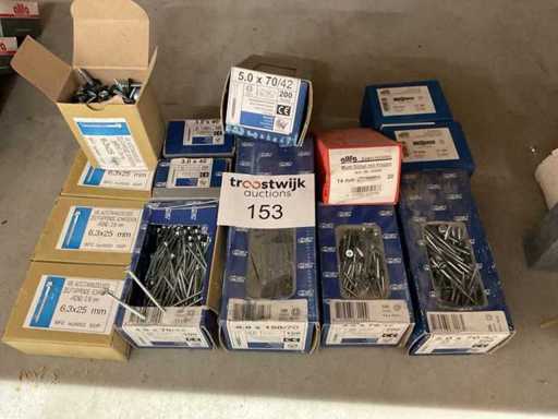 14 Kisten mit Holzschrauben, Steckdosen und Blechschrauben