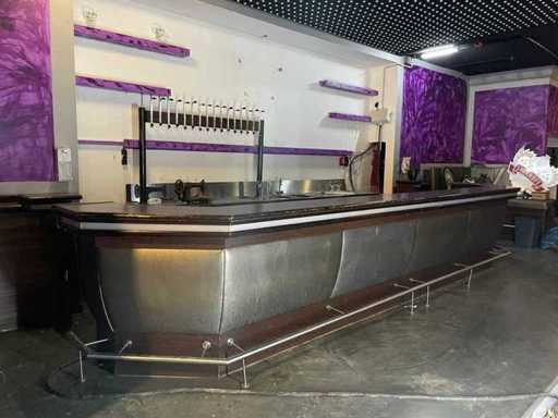 Bar, mehrteilig