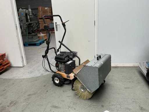 2013 Lumas Km-600 Zelfrijdende veegmachine