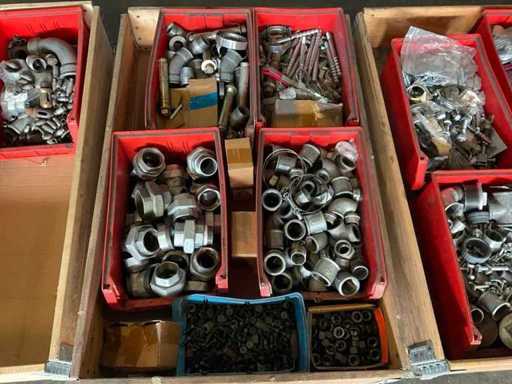 Un lot de cuplaje și elemente de fixare pentru țevi