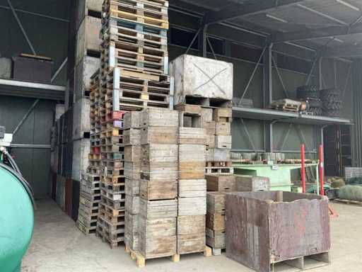 Batch of various mesh boxes and pallets