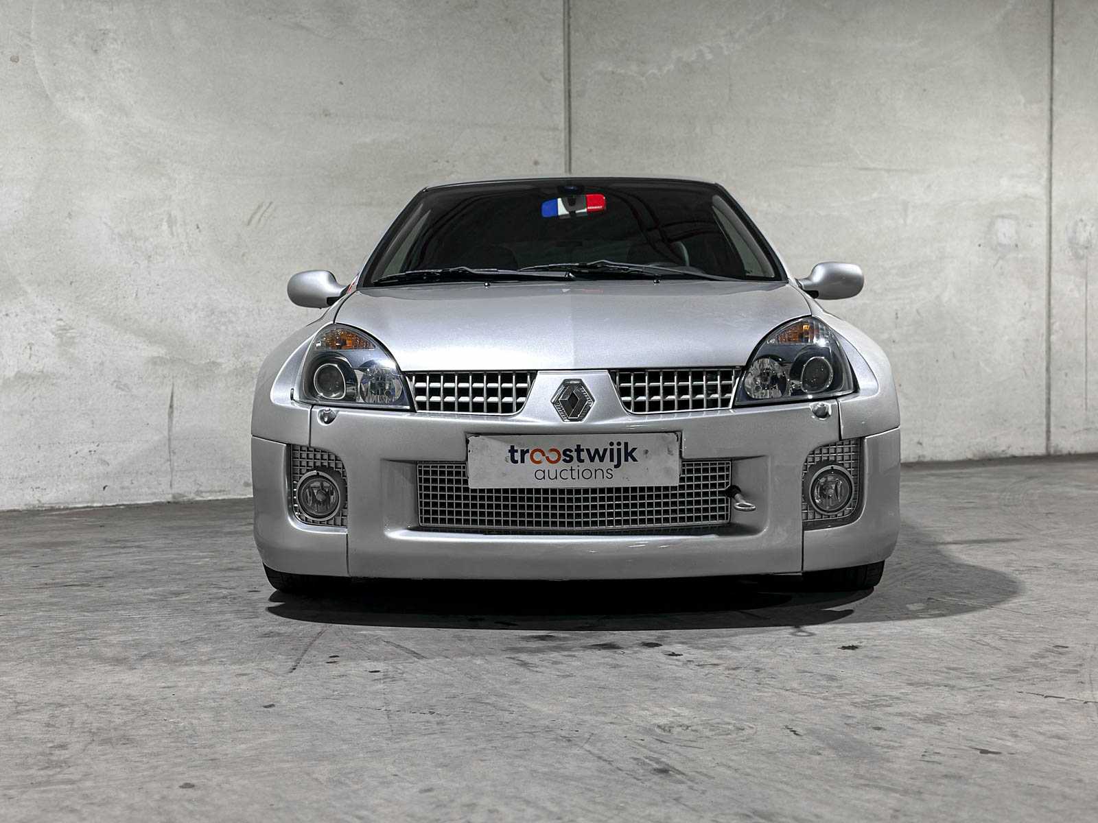 Renault Clio V6 3.0 Sport RS Phase 2 (NR 149) 255pk 2004 Youngtimer