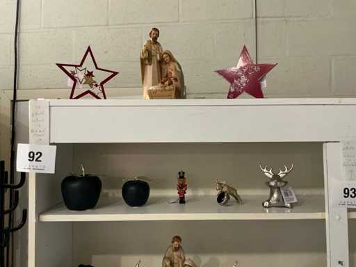 Diverses décorations et cadeaux de Noël