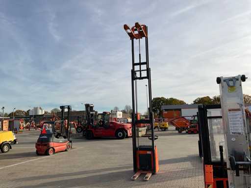 2017 Hyster S1.4 Electric Stacker