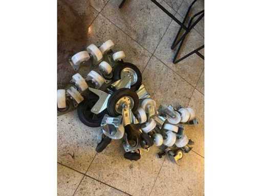 32x diverse nieuwe zwenkwielen (32x)