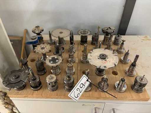 Lotto HSK-F63 Portautensili con macchine utensili