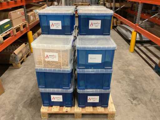 Partij rookhout snippers en zaagsel, 22 kratten