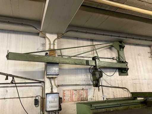 Demag 500 kg. Grue à bras pivotant (montée au mur)