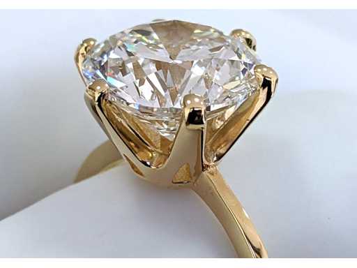 Anello in oro 18 kt con diamante 5.02 ct