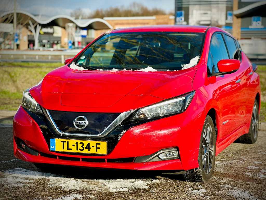 Flame red store nissan leaf