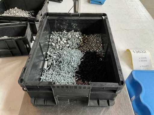 Würth 7,52 kg Fixations variées dans un contenant empilable