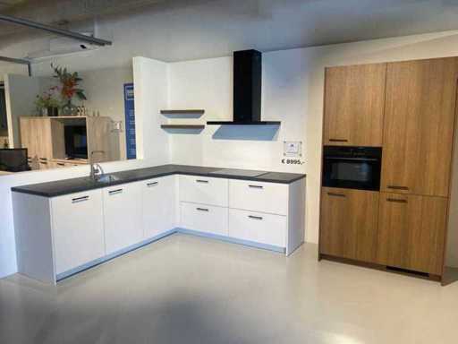 Punto - Showroomkeuken met Pelgrim apparatuur