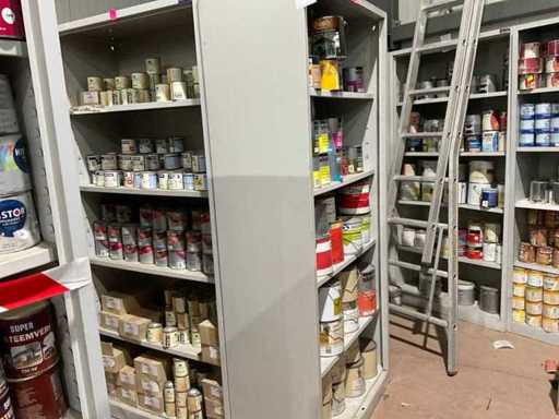 Metalen kasten met verf (4x)