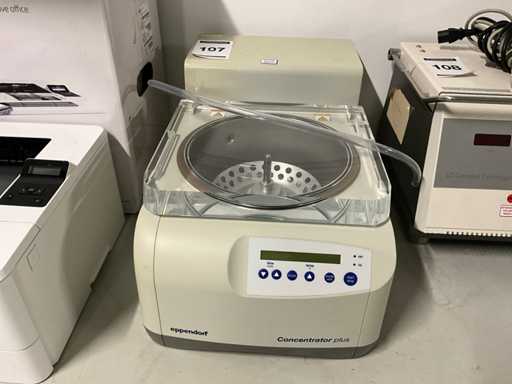 Eppendorf Concentrator plus Vacuüm Centrifuge