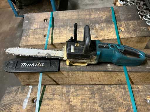2011 Makita UC3530A Electric chainsaw