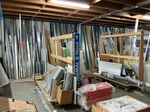 Partij oude reclameborden, alu profielen en diversen