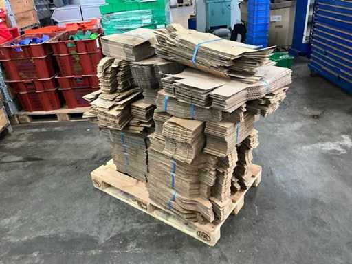 Batch of various cardboard boxes