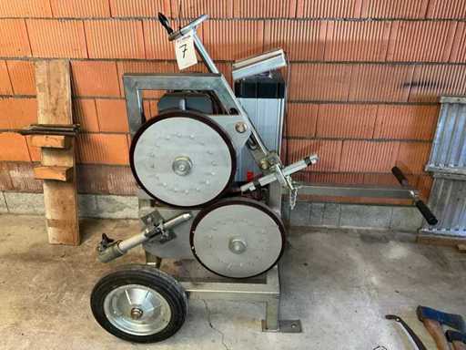 Machine à tirer des câbles électroniques