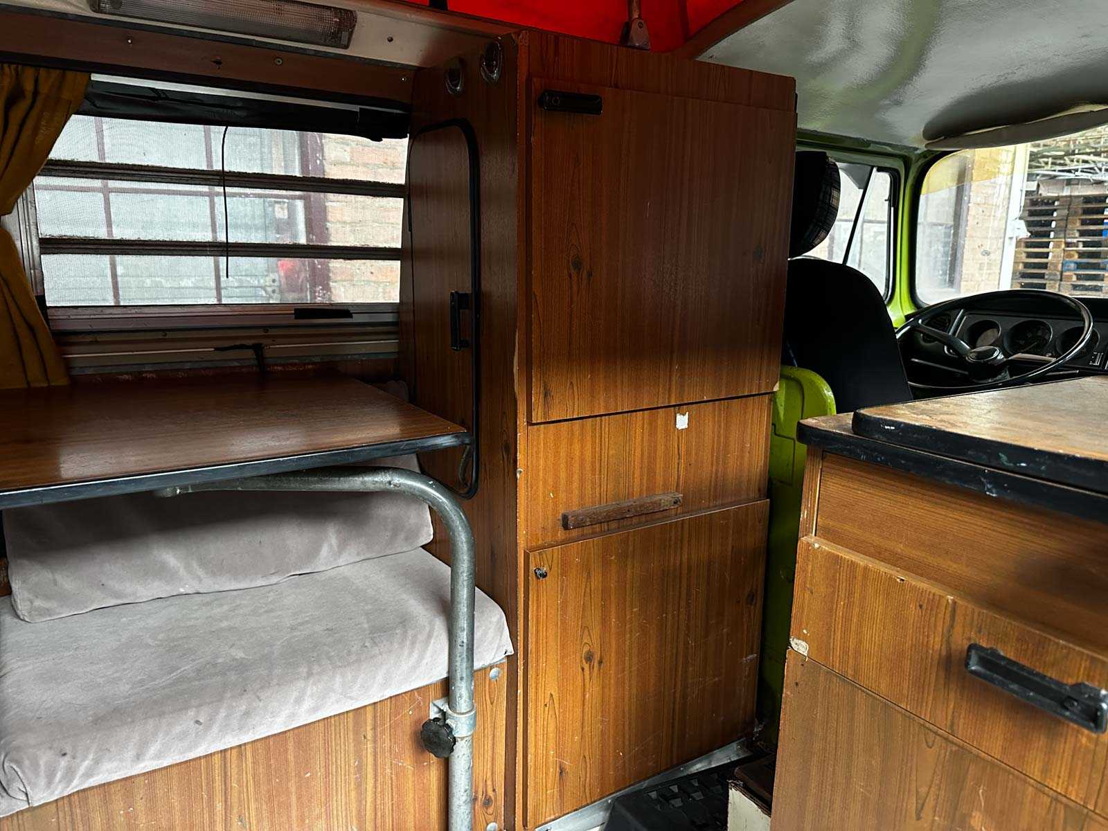 Volkswagen 23 Kampeerauto 1977, 00-SL-64 Camper