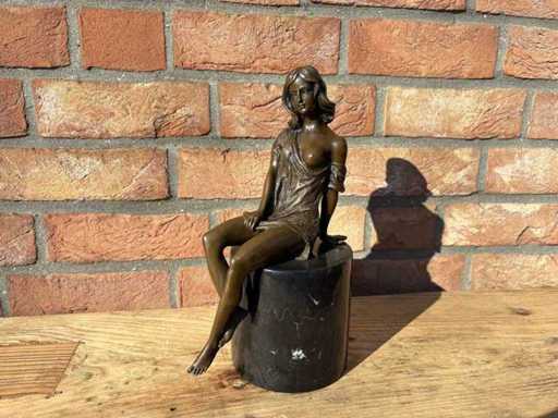 Sculpture woman bronze
