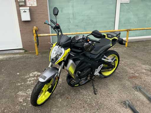 Um Xtreet RS 125 XGJ125-28B Motorcycle