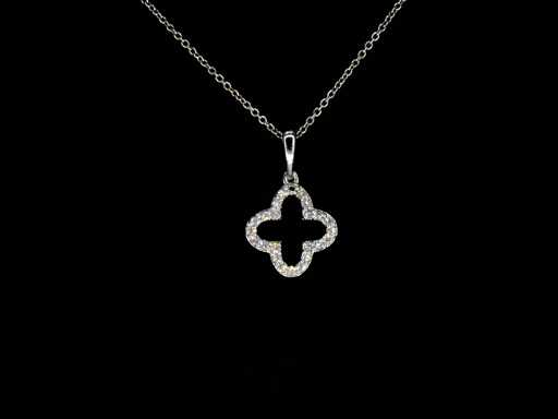 Koniczyna z białego złota, cztery wisiorki z diamentami