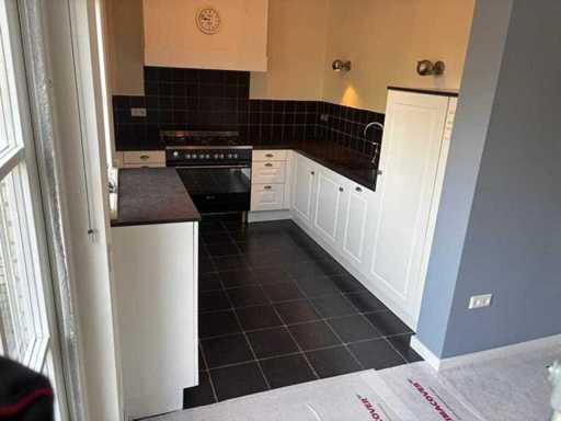 Keuken met apparatuur