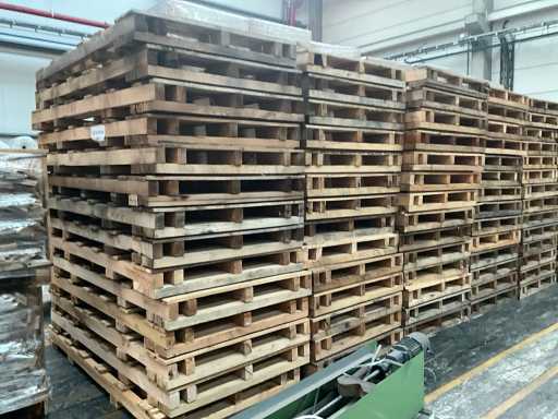 70 grandes palettes en bois