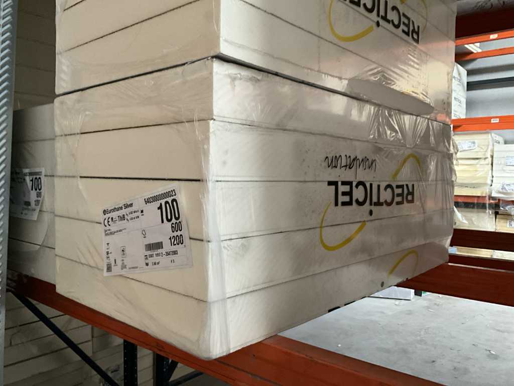 Environ 29 paquets de panneaux isolants RECTICEL 600x1200, 100 mm d’épaisseur