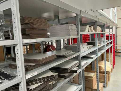 Un lot de diverse plăci de montare/breșă