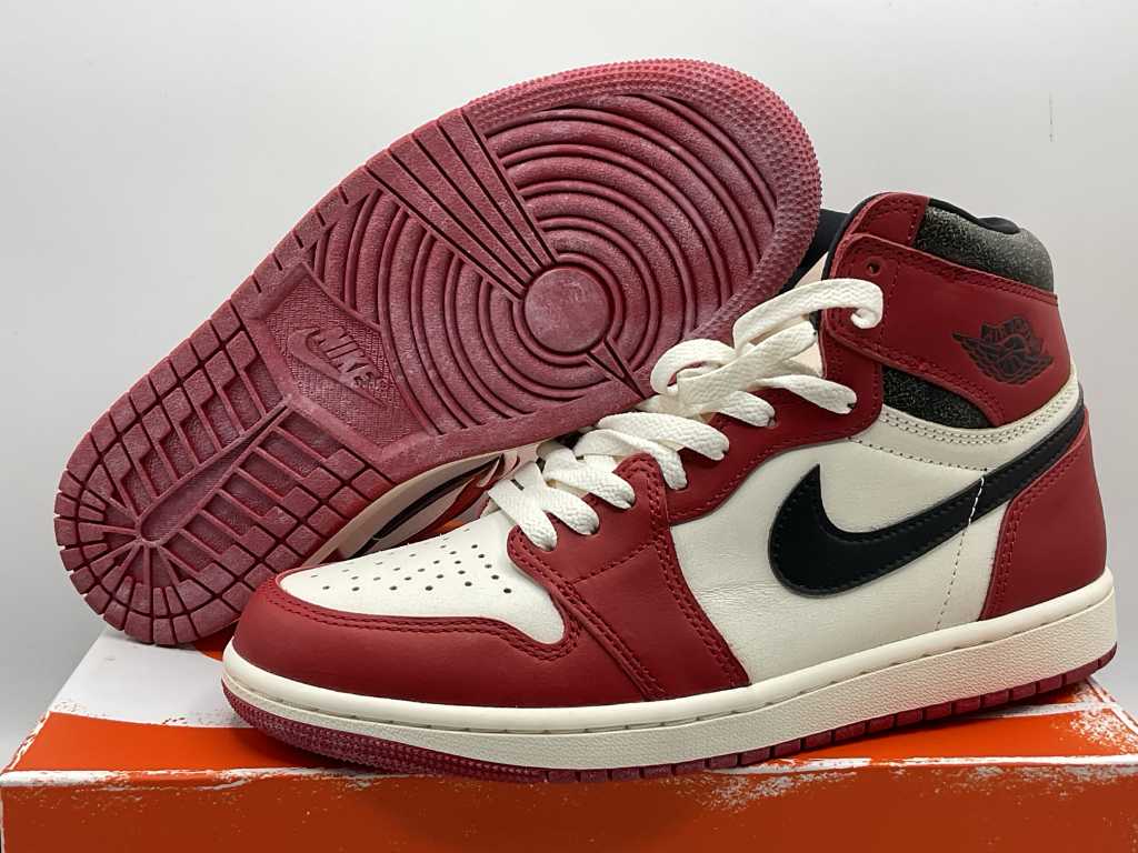Nike Jordan 1 Retro High OG Chicago Lost and Found Sneakers 41