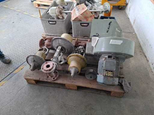 Pallet met kleppen en pompen