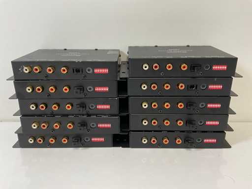 Crestron (HD-DA-2), distributore HDMI da 1 a 2 e convertitori audio (10x)