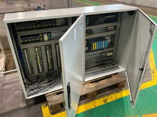 Schakelkast met inhoud